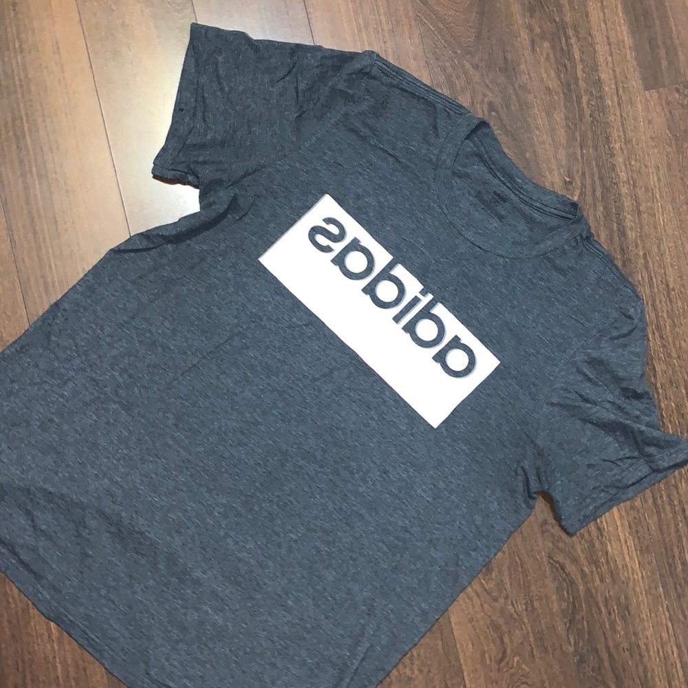 Adidas Men’s gray t-shirt size L.